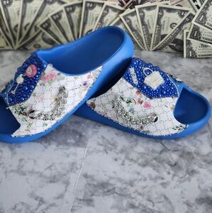 Ladies size 9.5 blue slides